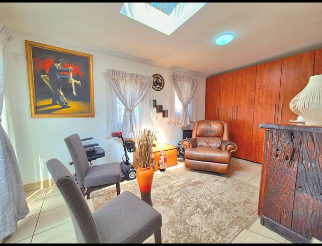 7 BEDROOM HOUSE FOR SALE IN BRAKPAN CENTRAL